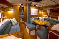 51' Morris Homefree main salon.